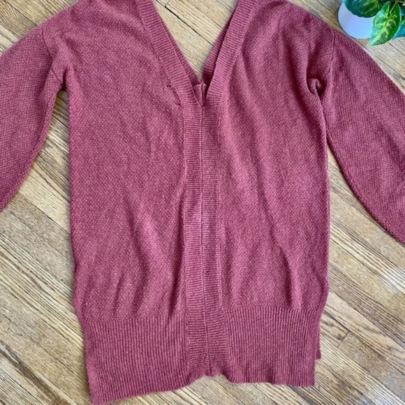 Anthropologie YES LOLA XS Textured V-Neck Balloon Sleeve Sweater in Rose Mauve - Picture 4 of 10